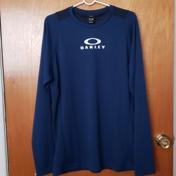 Oakley Other - Oakley Men's Enhance LS Crew For Training